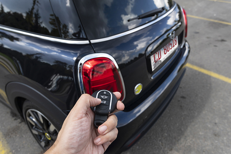Mini Cooper SE is an all-electric version of the Mini. It has wireless car key.